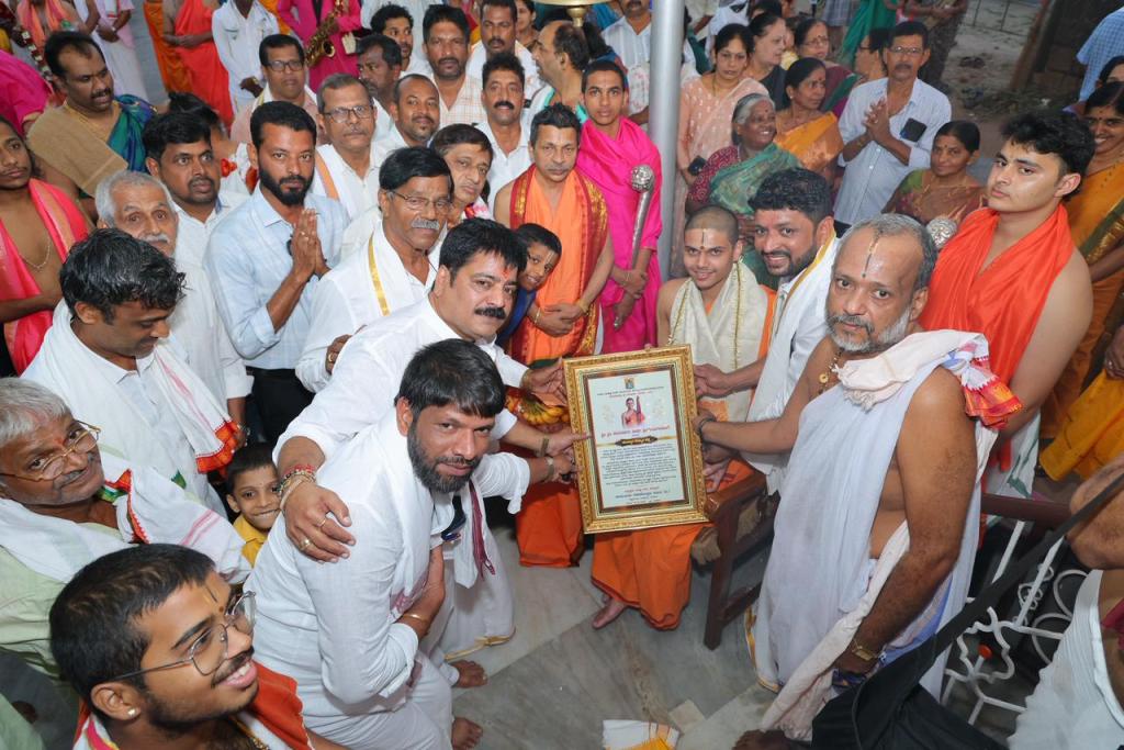 ಅಲೆವೂರಿನಲ್ಲಿ ಶೀರೂರು ಶ್ರೀಗಳಿಗೆ ಹುಟ್ಟೂರ ಸನ್ಮಾನ